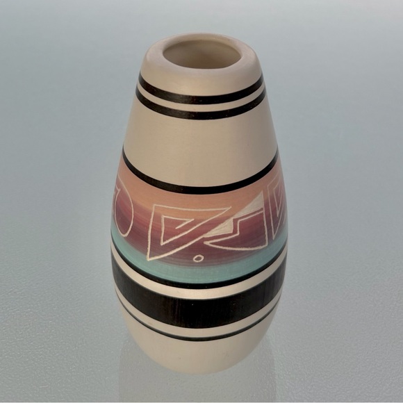 Handmade Other - Southwestern Native American Navajo Artisan Signed Small Pottery Vase